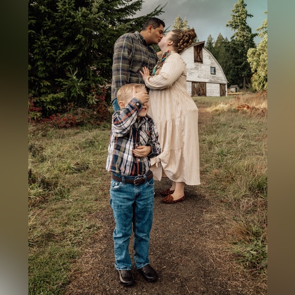 Meet your Posher, Sierra - Picture 3 of 12